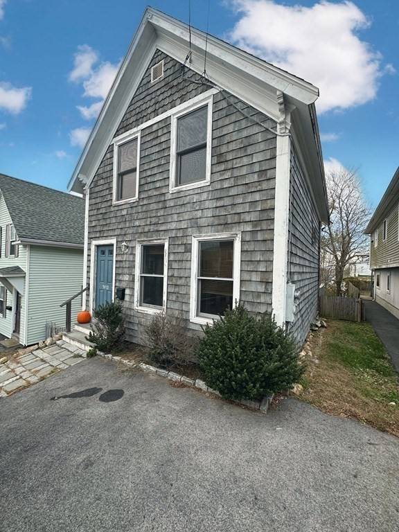 Gloucester, MA 01930,10 Alpine Ct