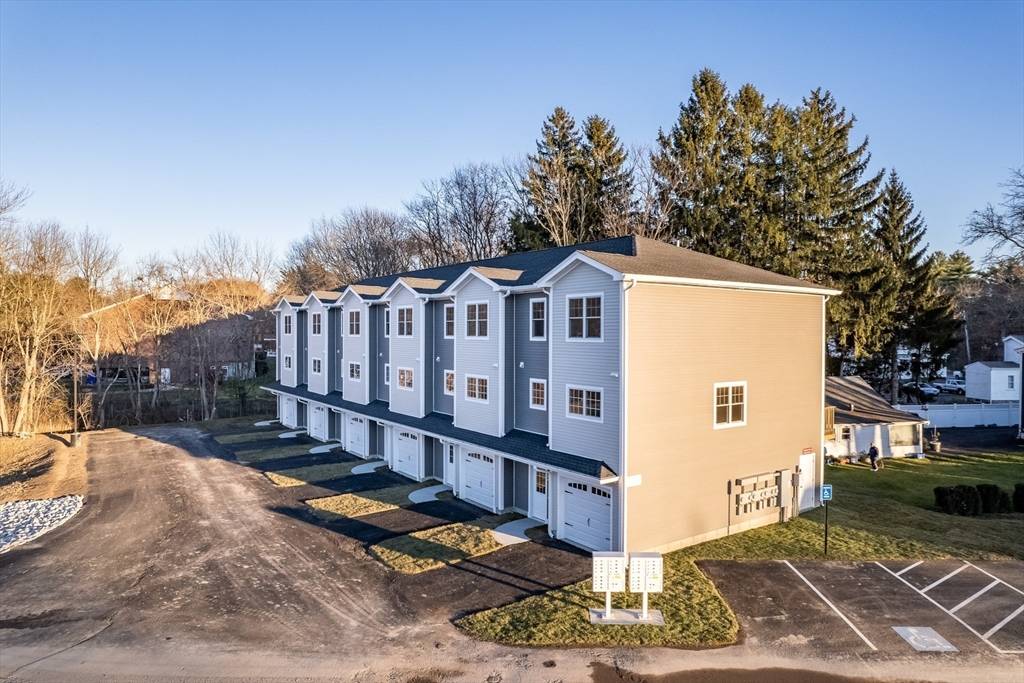 Taunton, MA 02780,44 Dean St #302