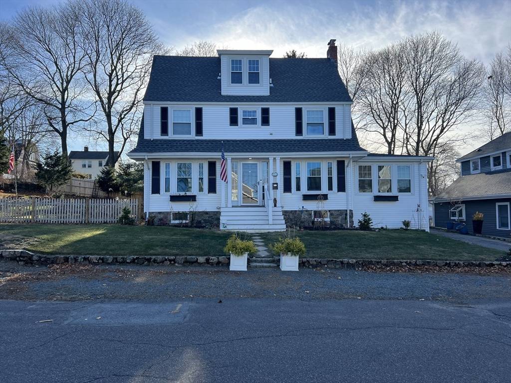 Marblehead, MA 01945,17 Pilgrim Rd