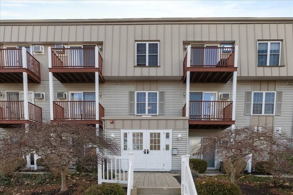 Gloucester, MA 01930,2 Ocean Ave #2J