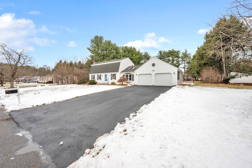 Wilbraham, MA 01095,9 Primrose Ln