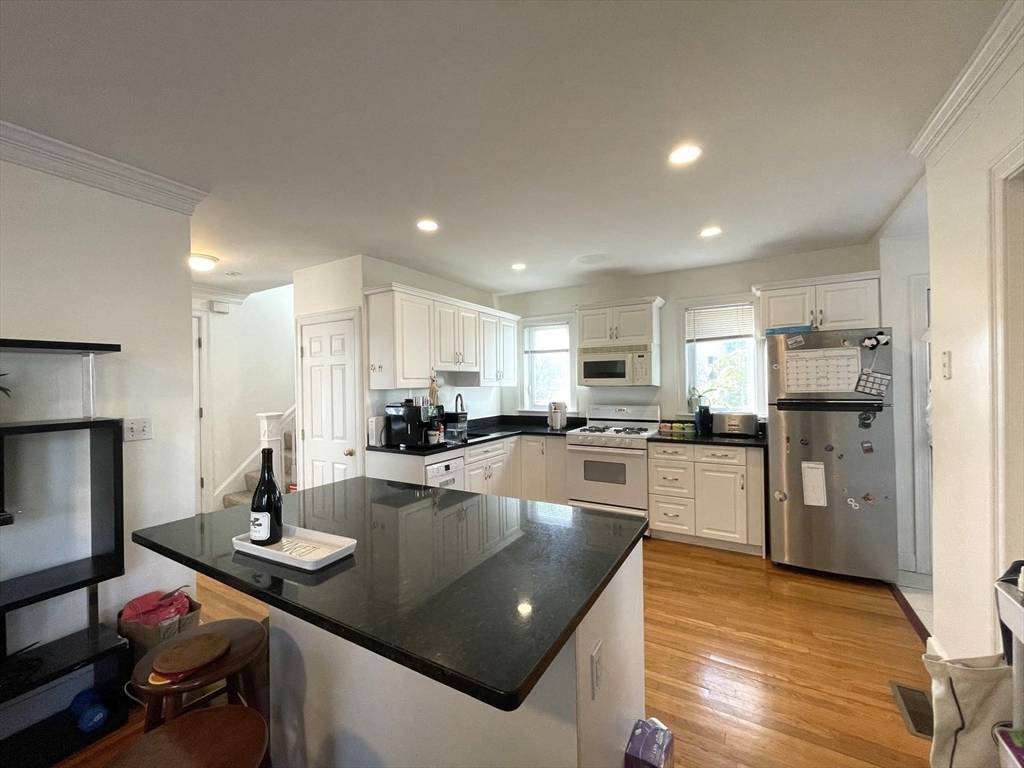 Wellesley, MA 02482,248 Linden St #248