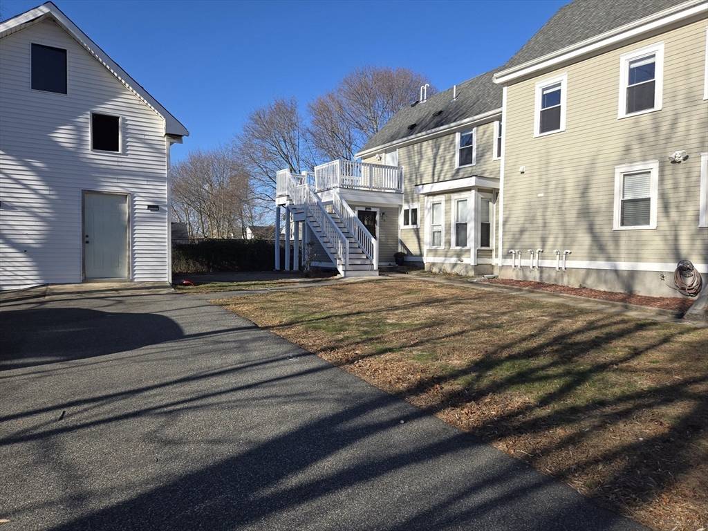 Stoneham, MA 02180,3 Pearl Street #2