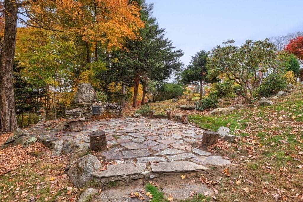 11 Ardlock Pl Dudley, MA 01571