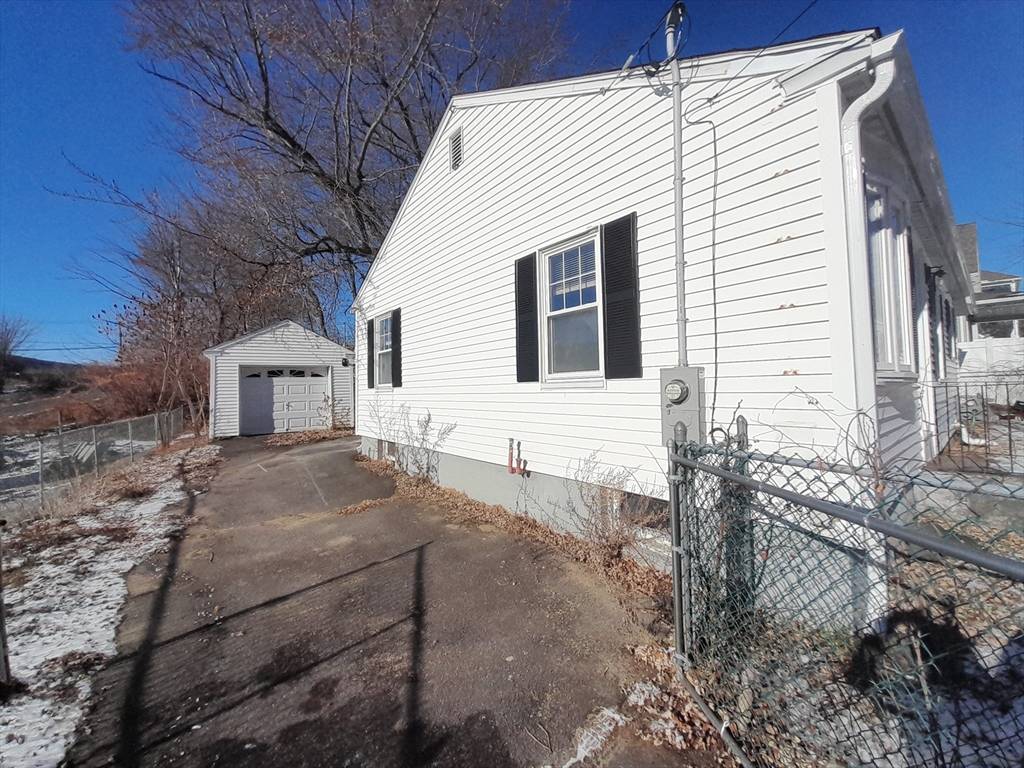 Leominster, MA 01453,14 Bowen Pl