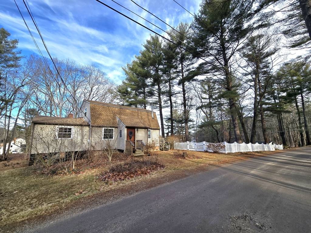 Spencer, MA 01562,2 Shore Dr