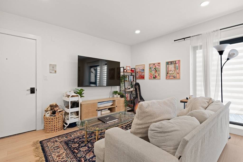 Boston, MA 02120,11 Parker Hill Ave #11