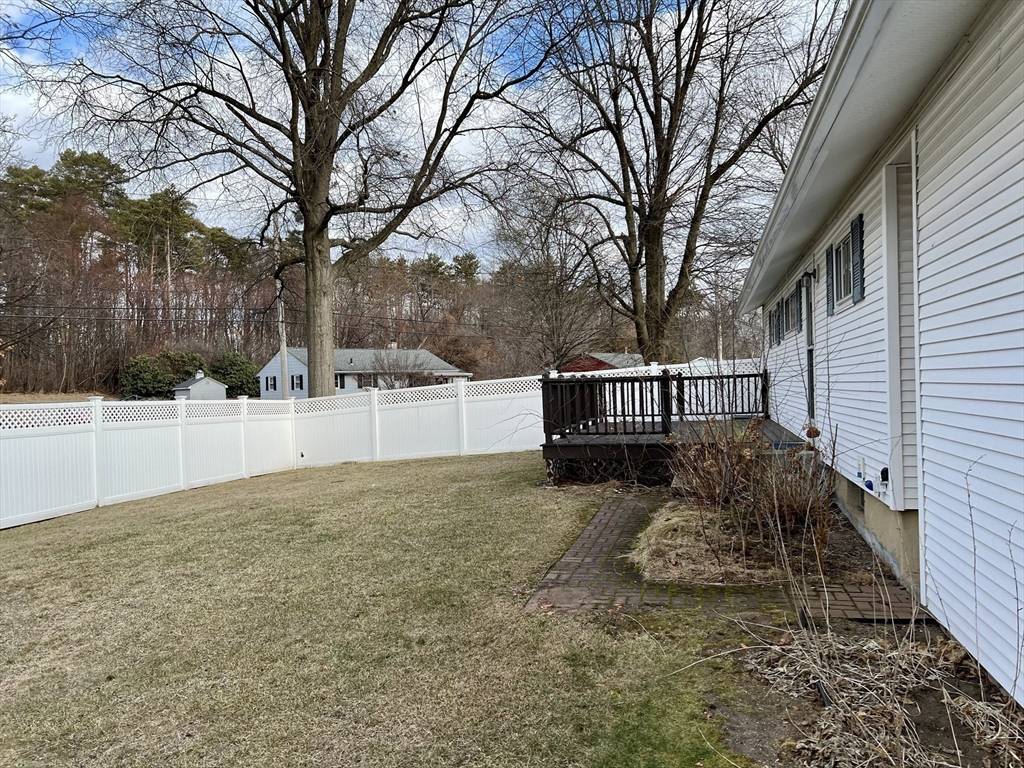 South Hadley, MA 01075,9 Hollywood St