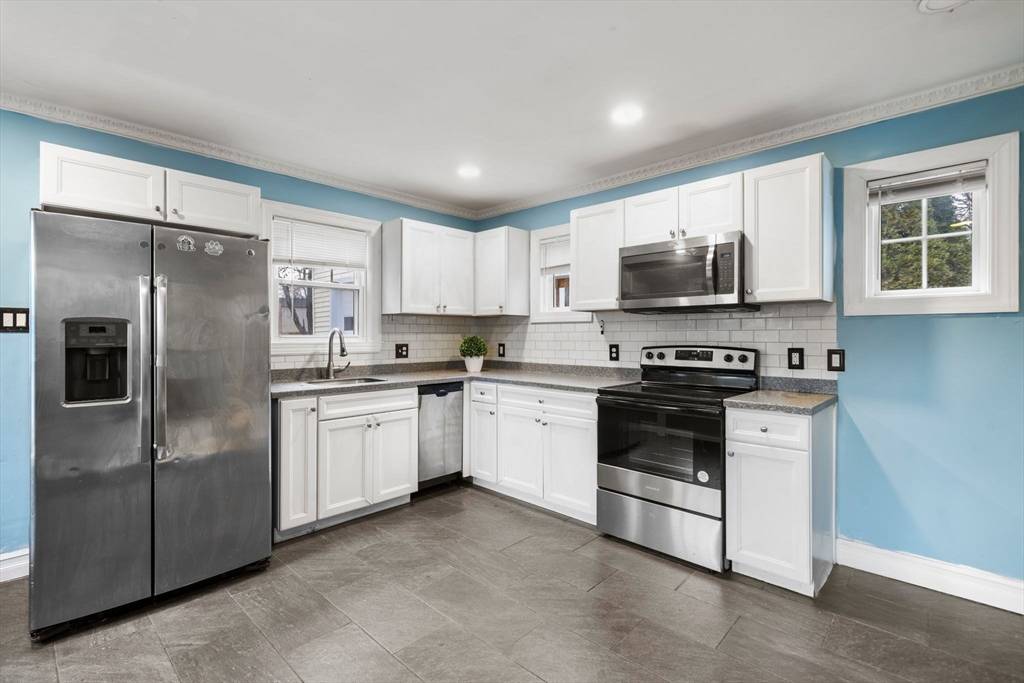 Plymouth, MA 02360,11 S Cherry St