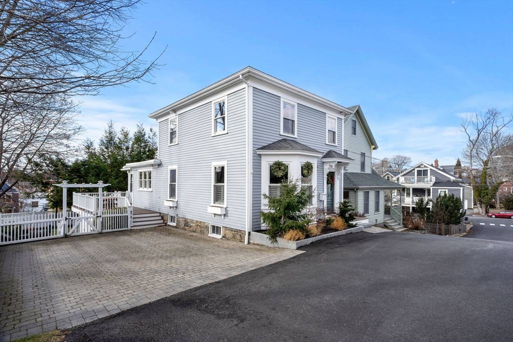 Marblehead, MA 01945,5 Elm Place