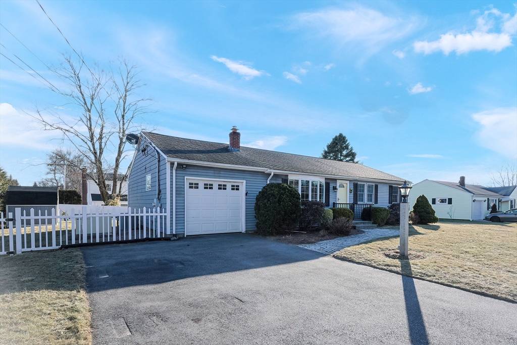 Seekonk, MA 02771,12 Kent Dr