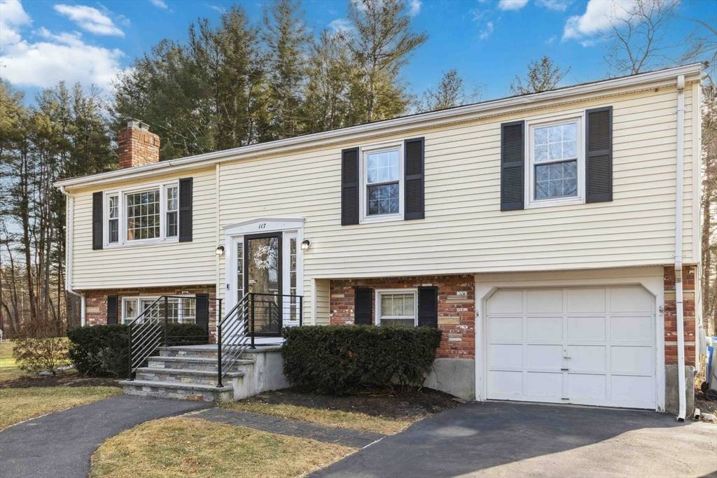 Holliston, MA 01746,117 Marilyn St