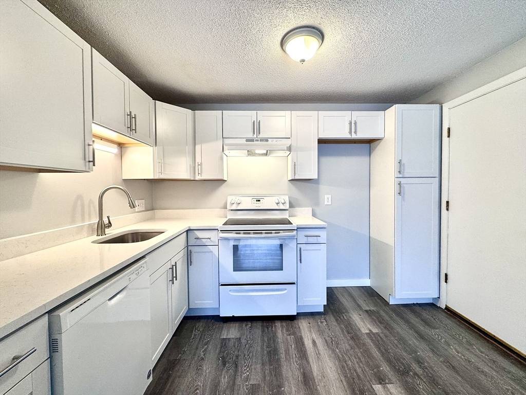Newton, MA 02460,128 North Street #4