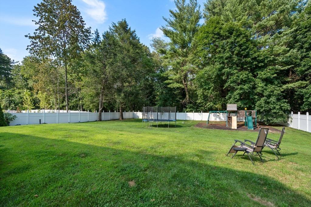 Weston, MA 02493,82 Brook Rd #82