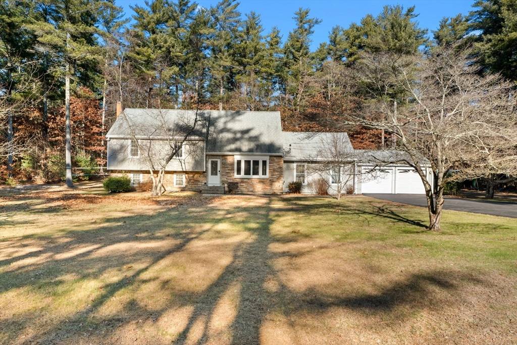 Lakeville, MA 02347,2 Woodview Dr