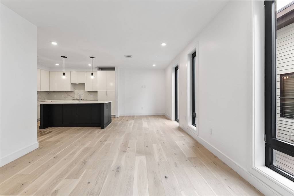 Boston, MA 02127,33 A St. #504