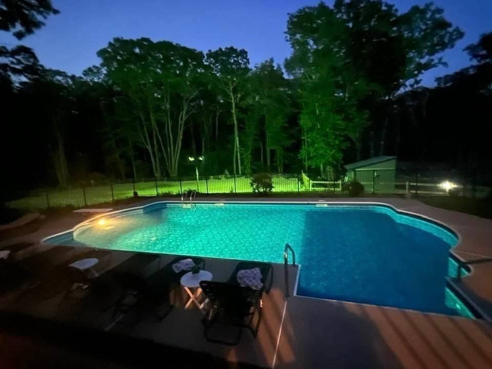 Douglas, MA 01516,11 Elm St