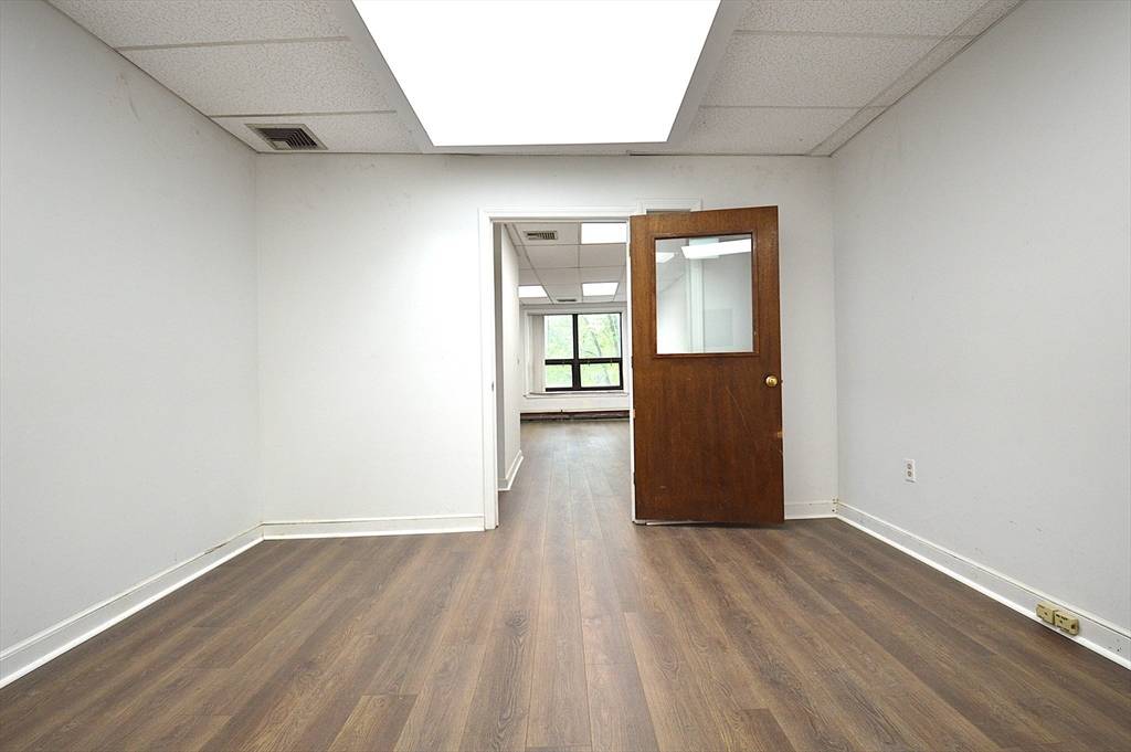 Brookline, MA 02446,1368 Beacon Street #103