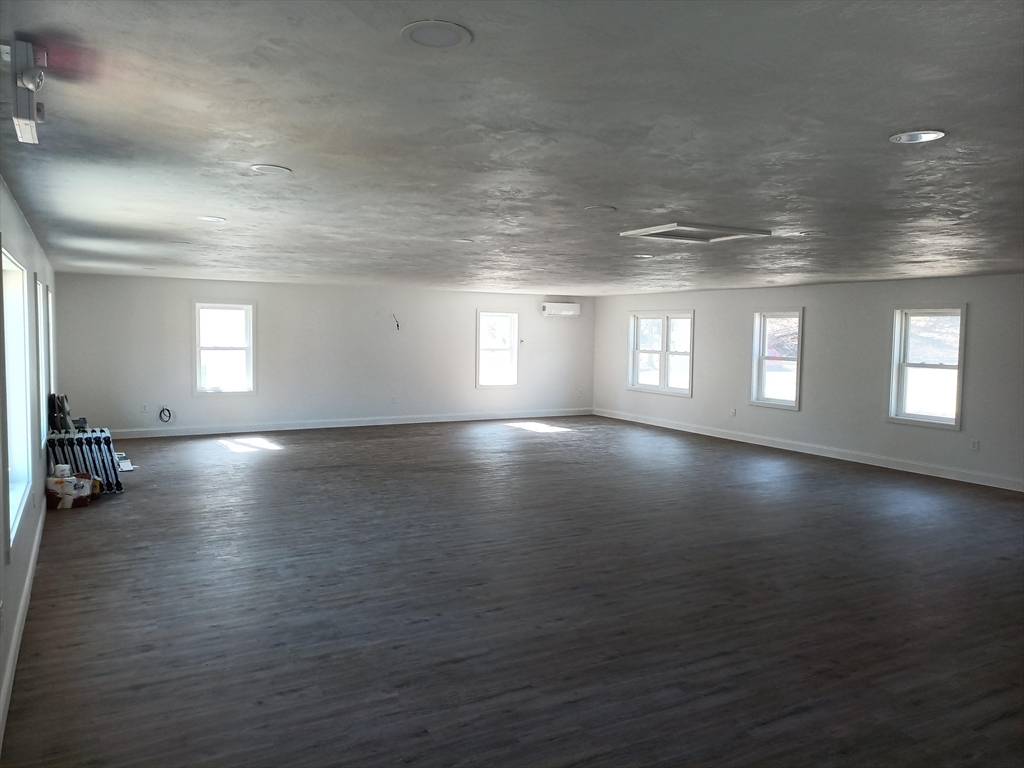 Southbridge, MA 01550,476 Worcester Street