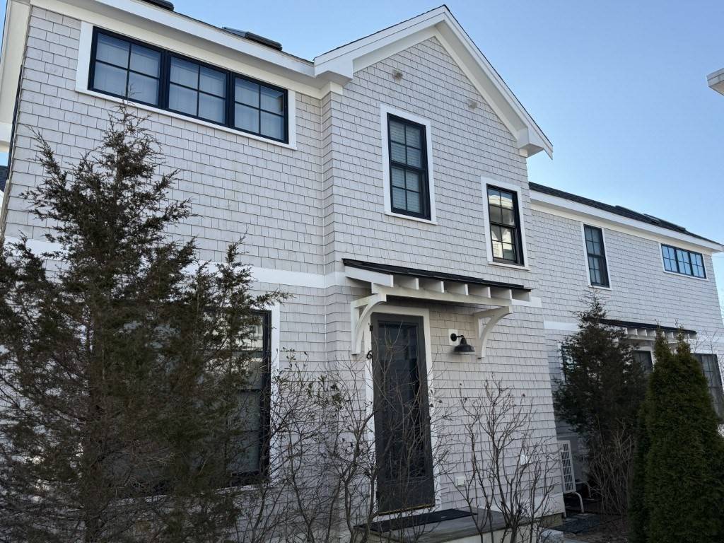 Provincetown, MA 02657,350 Bradford St #6