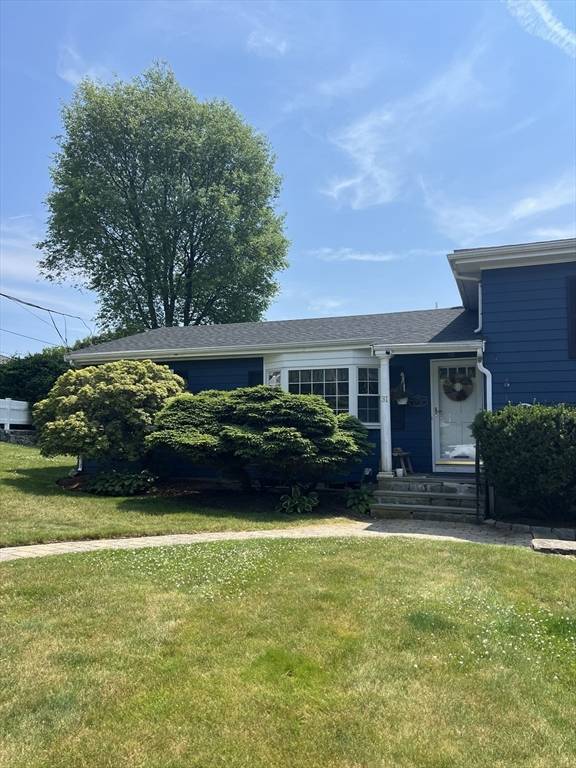 Marblehead, MA 01945,31 Haley Rd #1