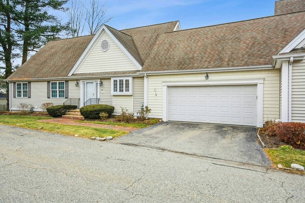 Medfield, MA 02052,4 Turtle Brook Way