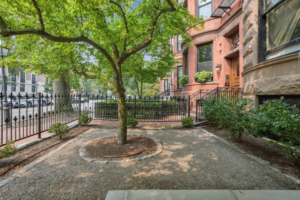 Boston, MA 02116,261 Marlborough St #1