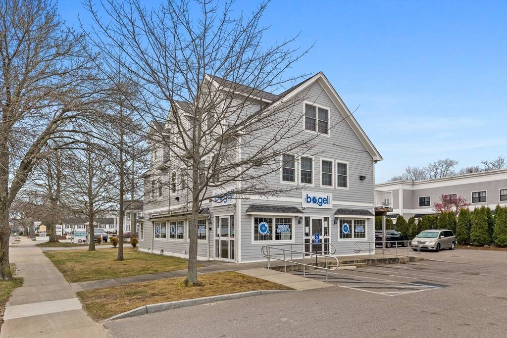 Falmouth, MA 02540,649 Main St