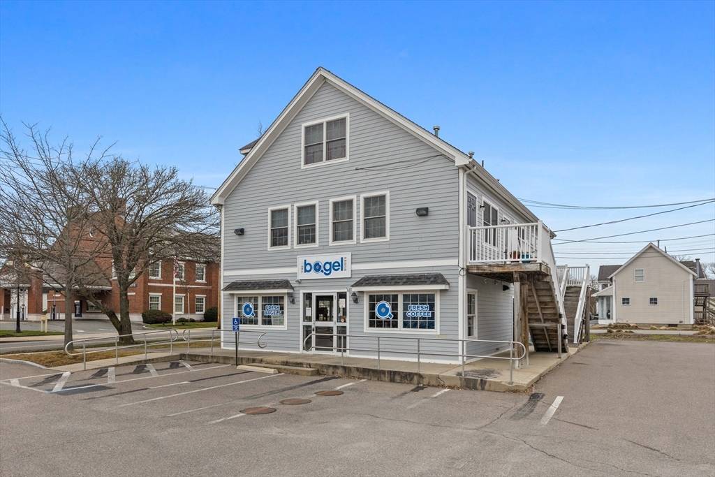 Falmouth, MA 02540,649 Main St