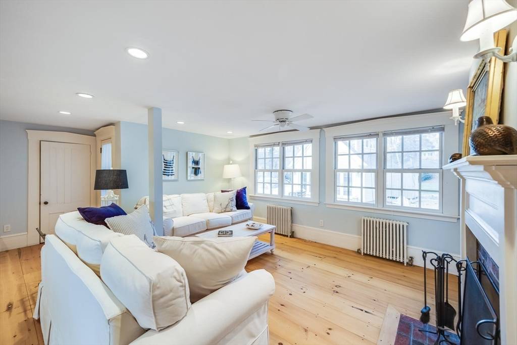 10 Bank Street Wellfleet, MA 02667
