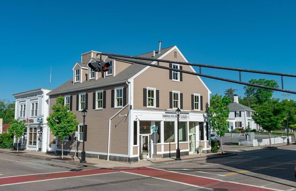 Hingham, MA 02043,7-9 Central St