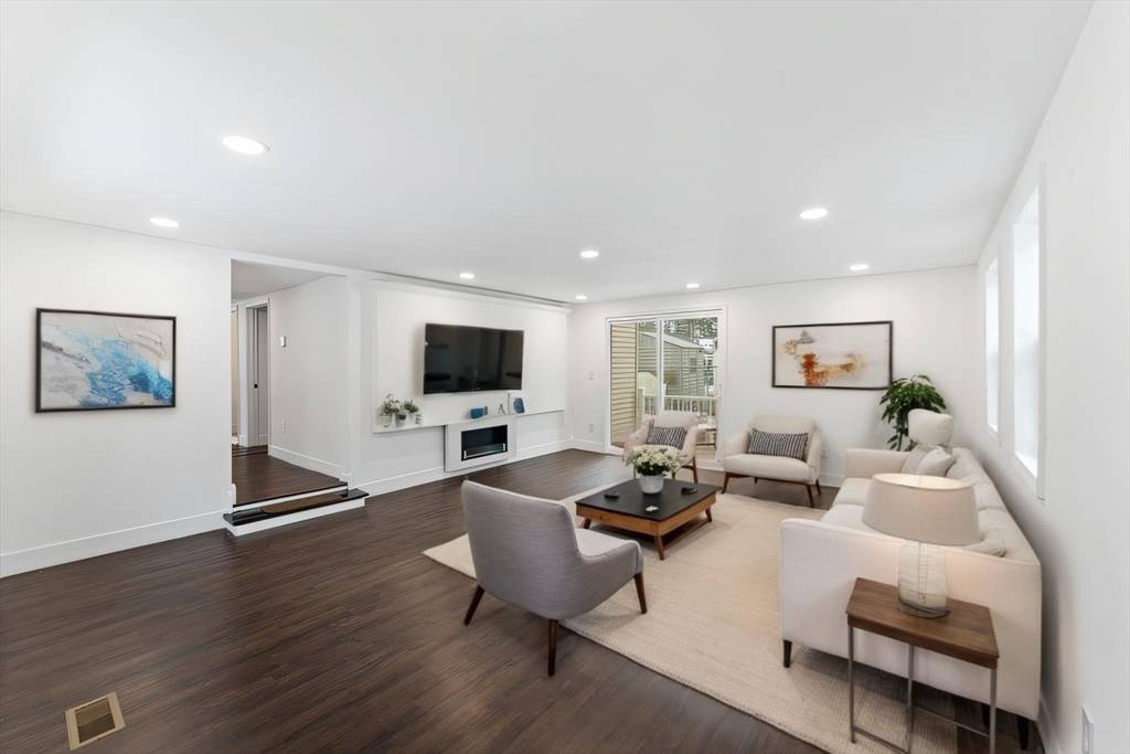 Pembroke, MA 02359,21 Beechwood Ave