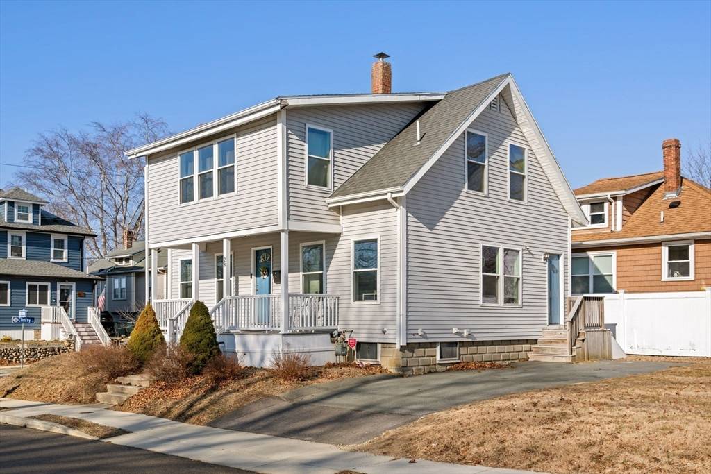 Fairhaven, MA 02719,28 Hedge St