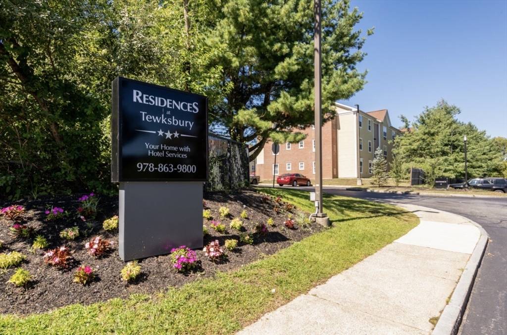 Tewksbury, MA 01876,20 International Place #205