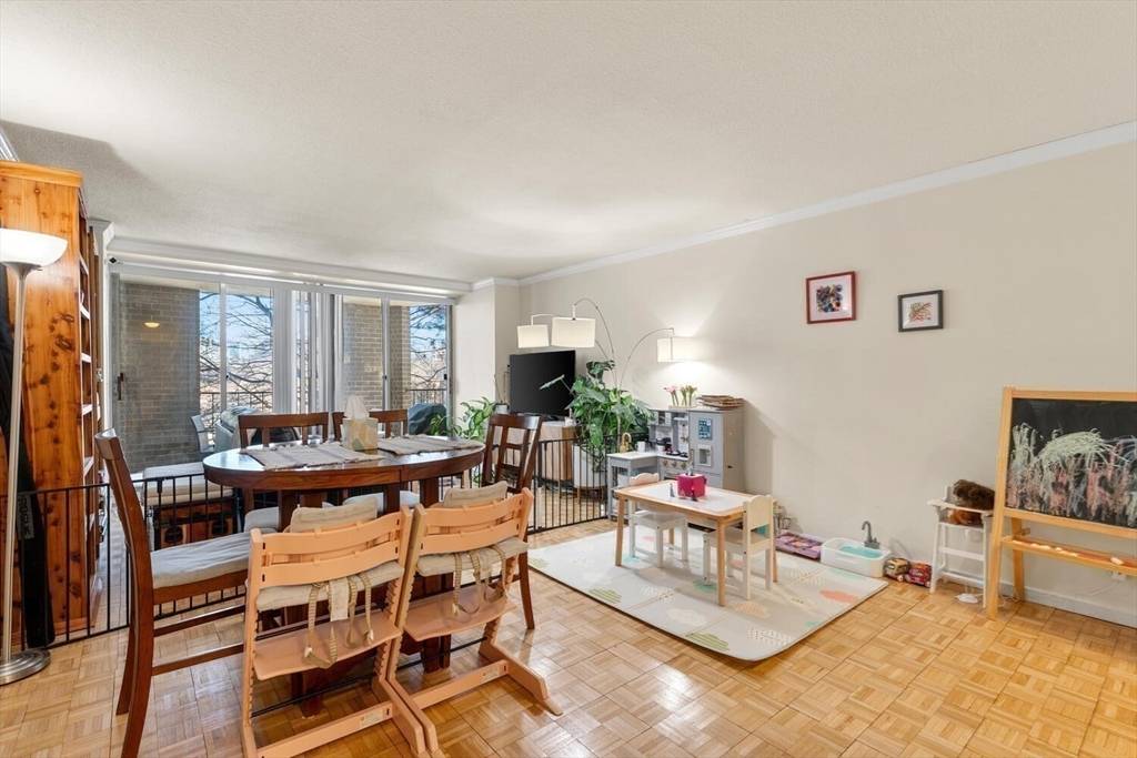 Brookline, MA 02445,33 Pond Ave #323