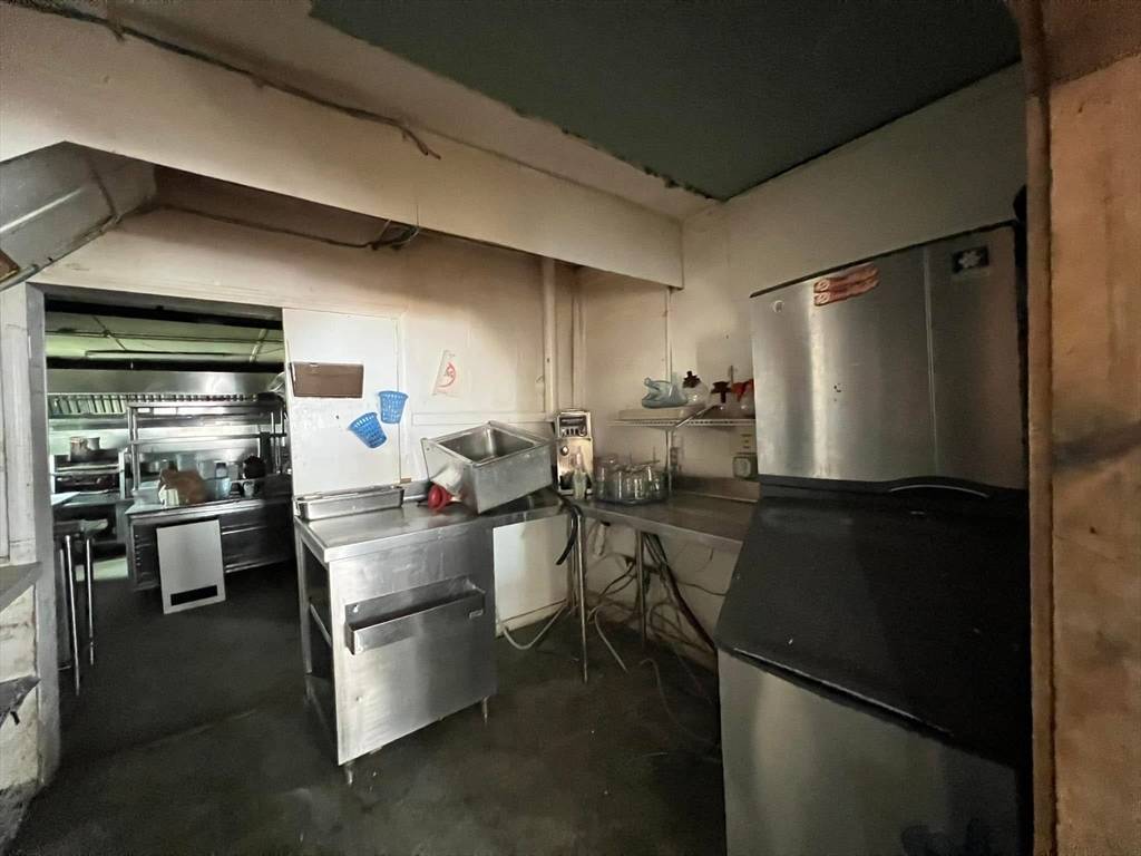 Barnstable, MA 02601,517 West Main