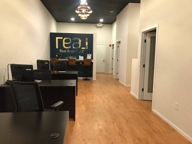 Westborough, MA 01581,22-28 W Main Street