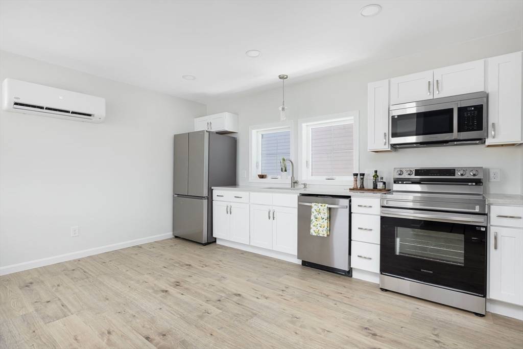 Warren, RI 02885,1 Nobert St #1