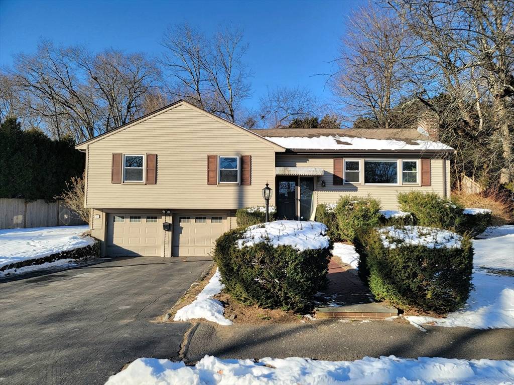 Wellesley, MA 02481,15 Oriole Rd