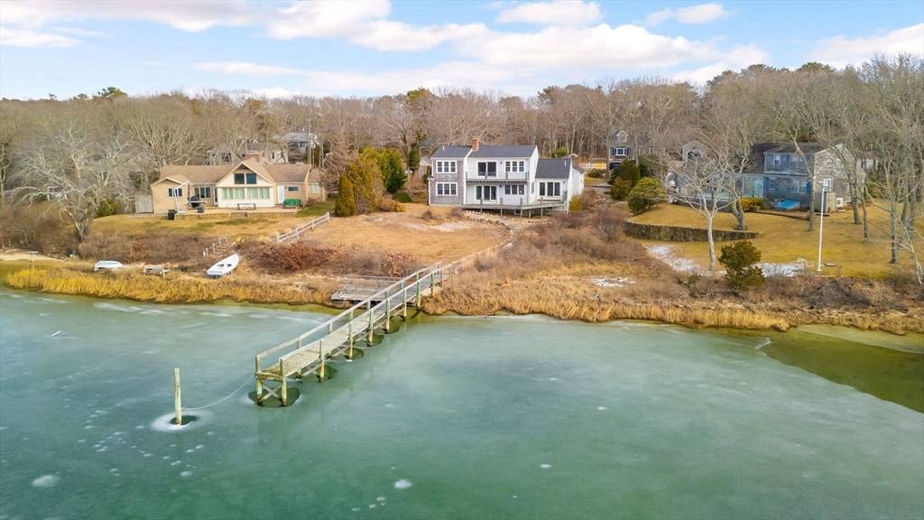 Falmouth, MA 02536,23 N Bournes Pond Rd