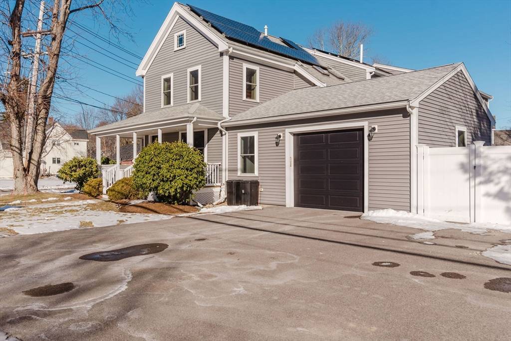 Walpole, MA 02081,268 Common St #1