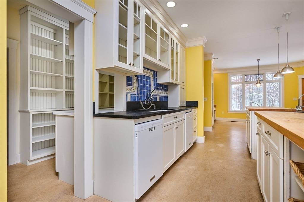 57 Tanglewood Road Amherst, MA 01002