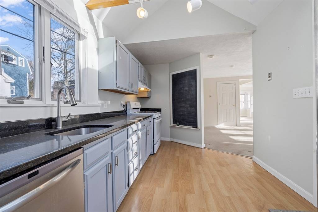 Marblehead, MA 01945,17 Lindsey St