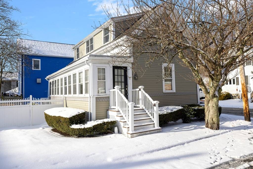 Marblehead, MA 01945,17 Lindsey St