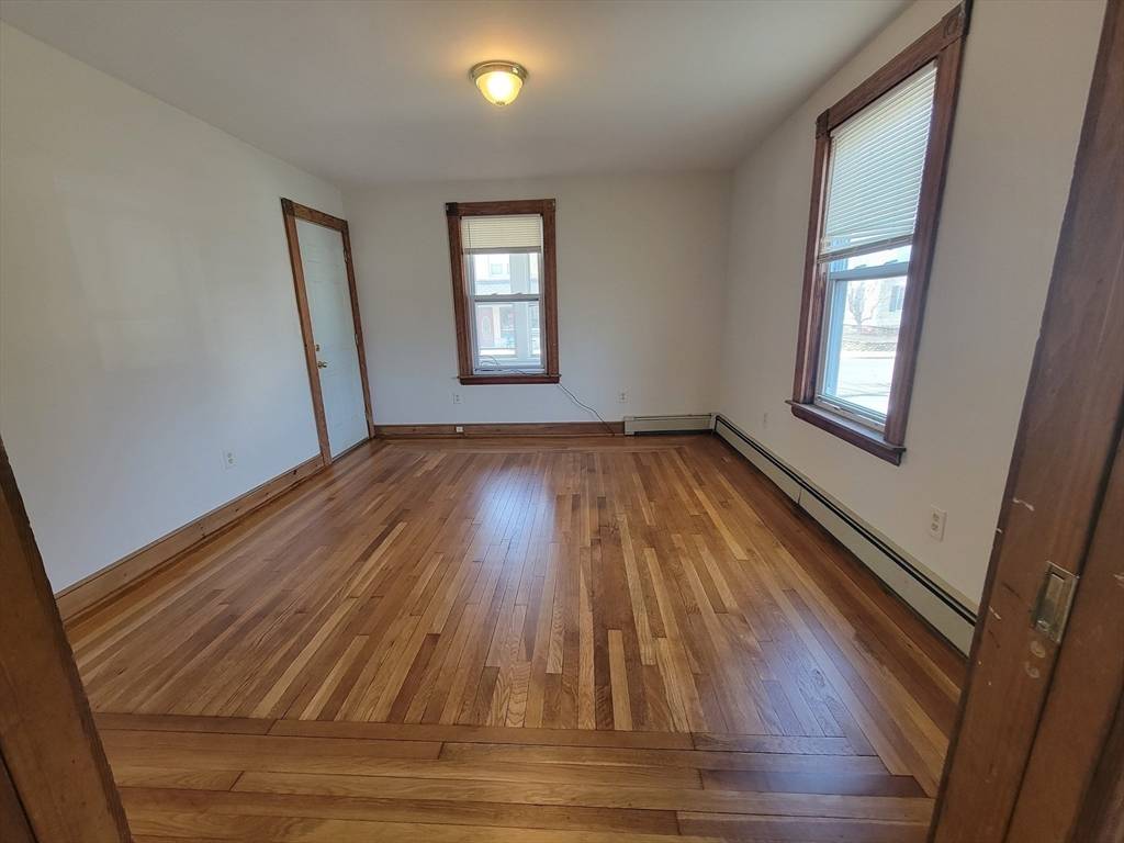 Uxbridge, MA 01569,315 N Main St