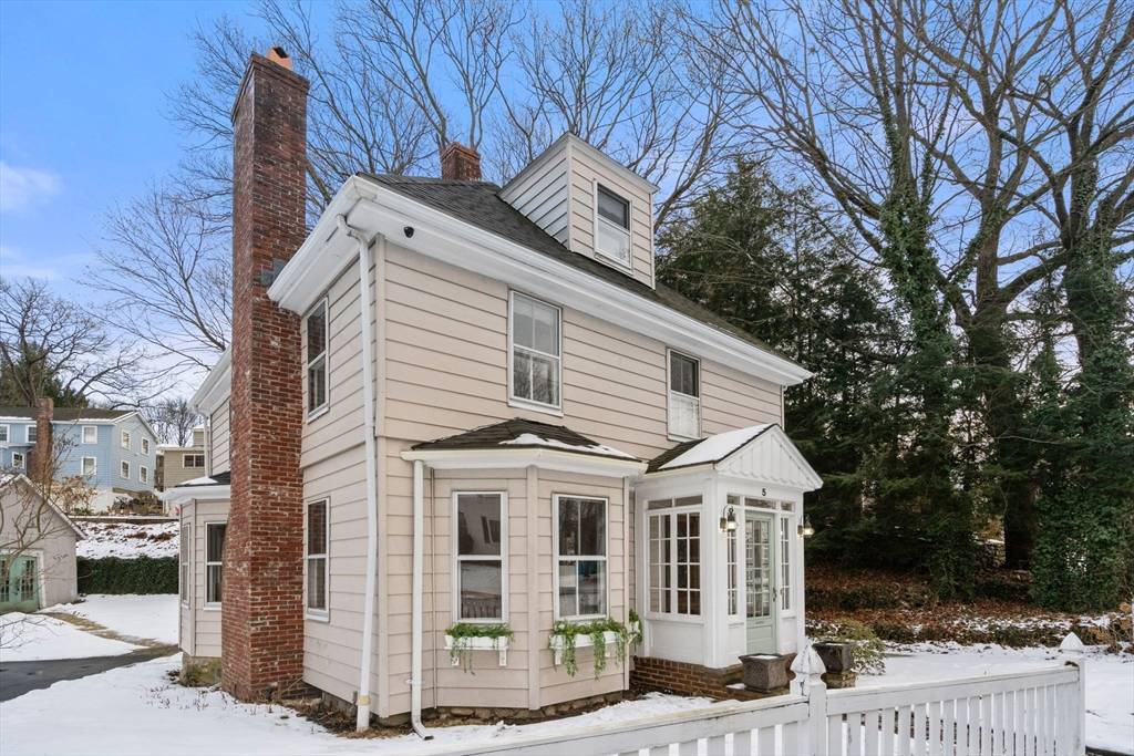 Wellesley, MA 02481,5 Bow St