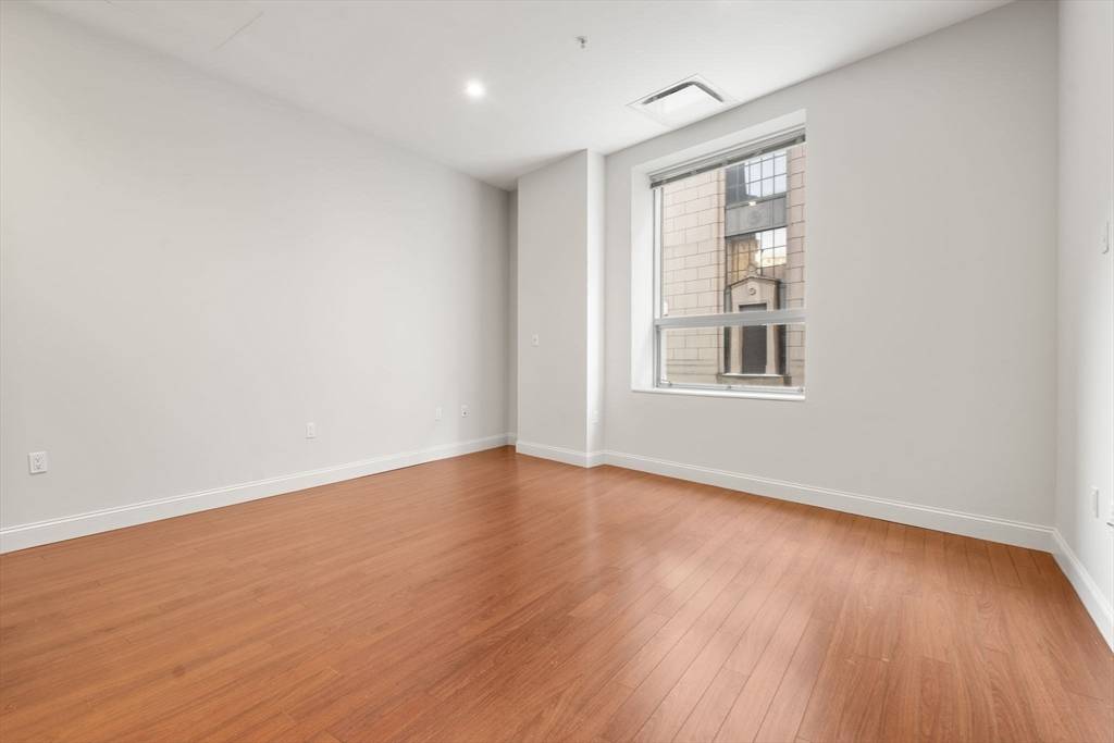 Boston, MA 02116,1 Charles Street S #212