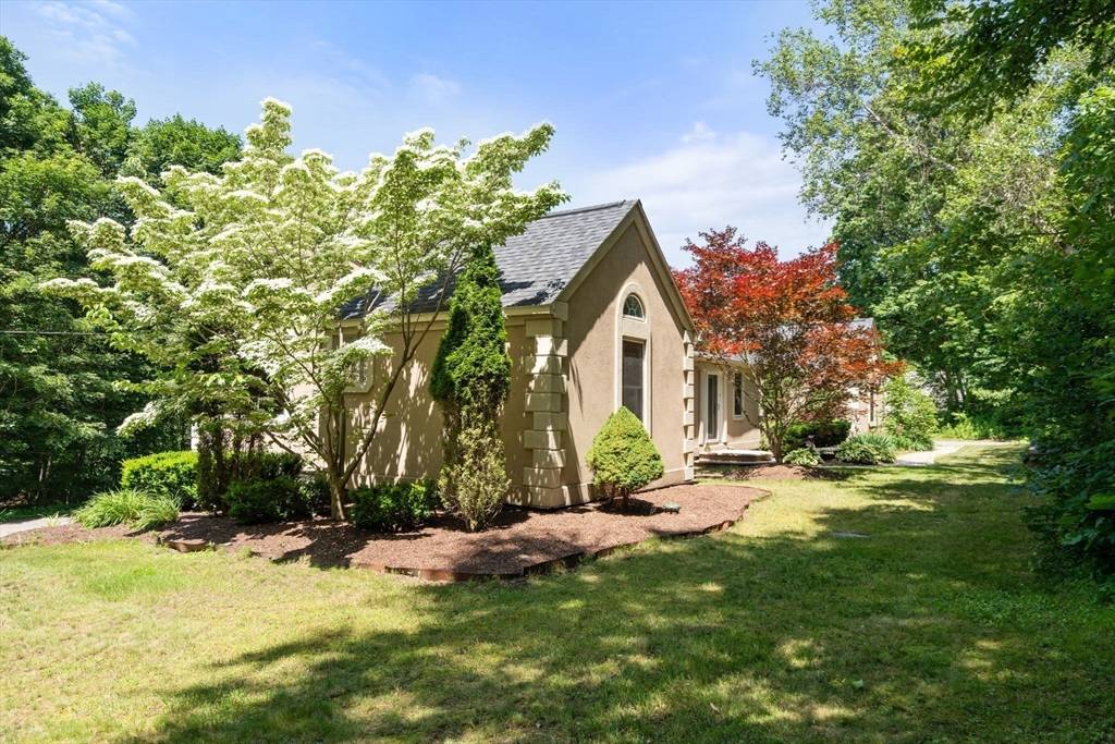 Sutton, MA 01590,242 Boston Road