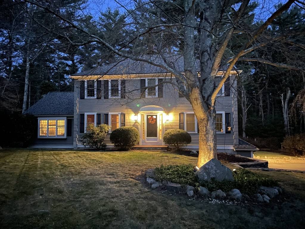 Duxbury, MA 02332,22 Orchard Ln