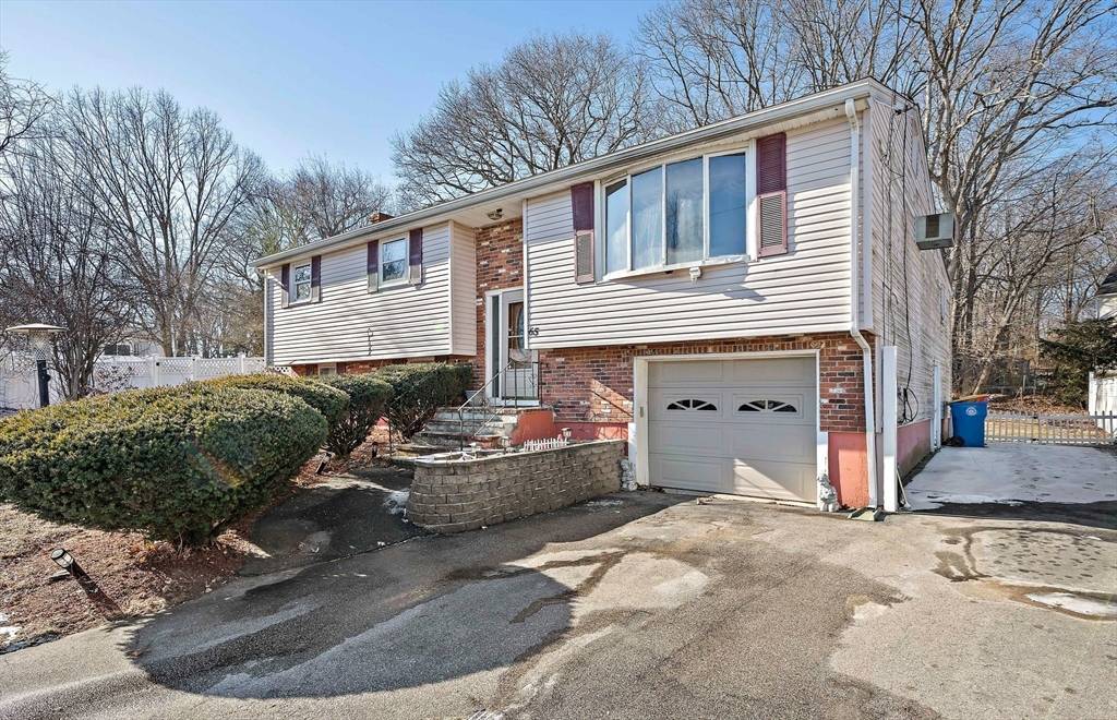 Randolph, MA 02368,65 Fernandez Cir